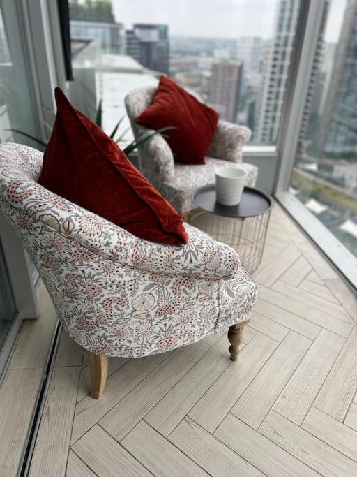 Appartamento Modern 2 Bed Flat At Battersea Londra Esterno foto