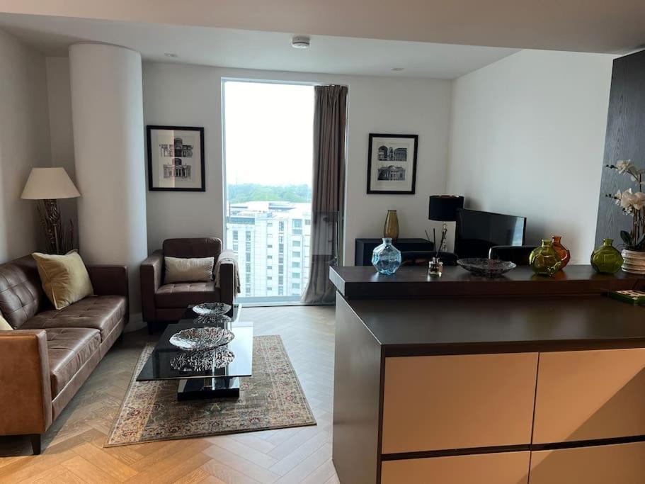 Appartamento Modern 2 Bed Flat At Battersea Londra Esterno foto