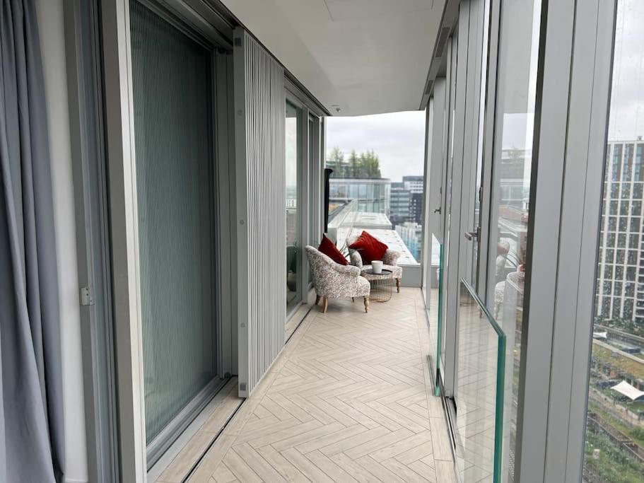 Appartamento Modern 2 Bed Flat At Battersea Londra Esterno foto