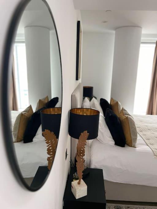Appartamento Modern 2 Bed Flat At Battersea Londra Esterno foto