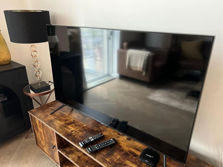 Appartamento Modern 2 Bed Flat At Battersea Londra Esterno foto