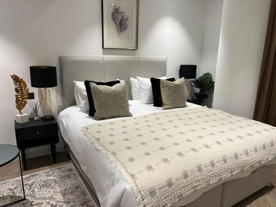 Appartamento Modern 2 Bed Flat At Battersea Londra Esterno foto