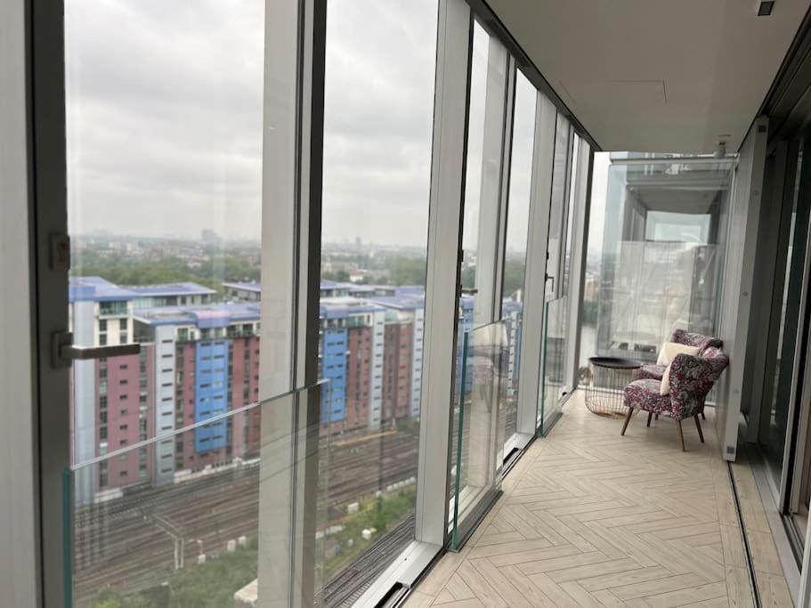 Appartamento Modern 2 Bed Flat At Battersea Londra Esterno foto