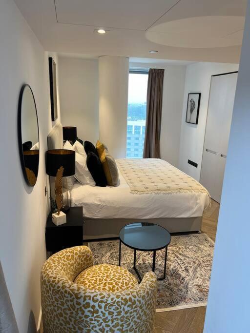 Appartamento Modern 2 Bed Flat At Battersea Londra Esterno foto